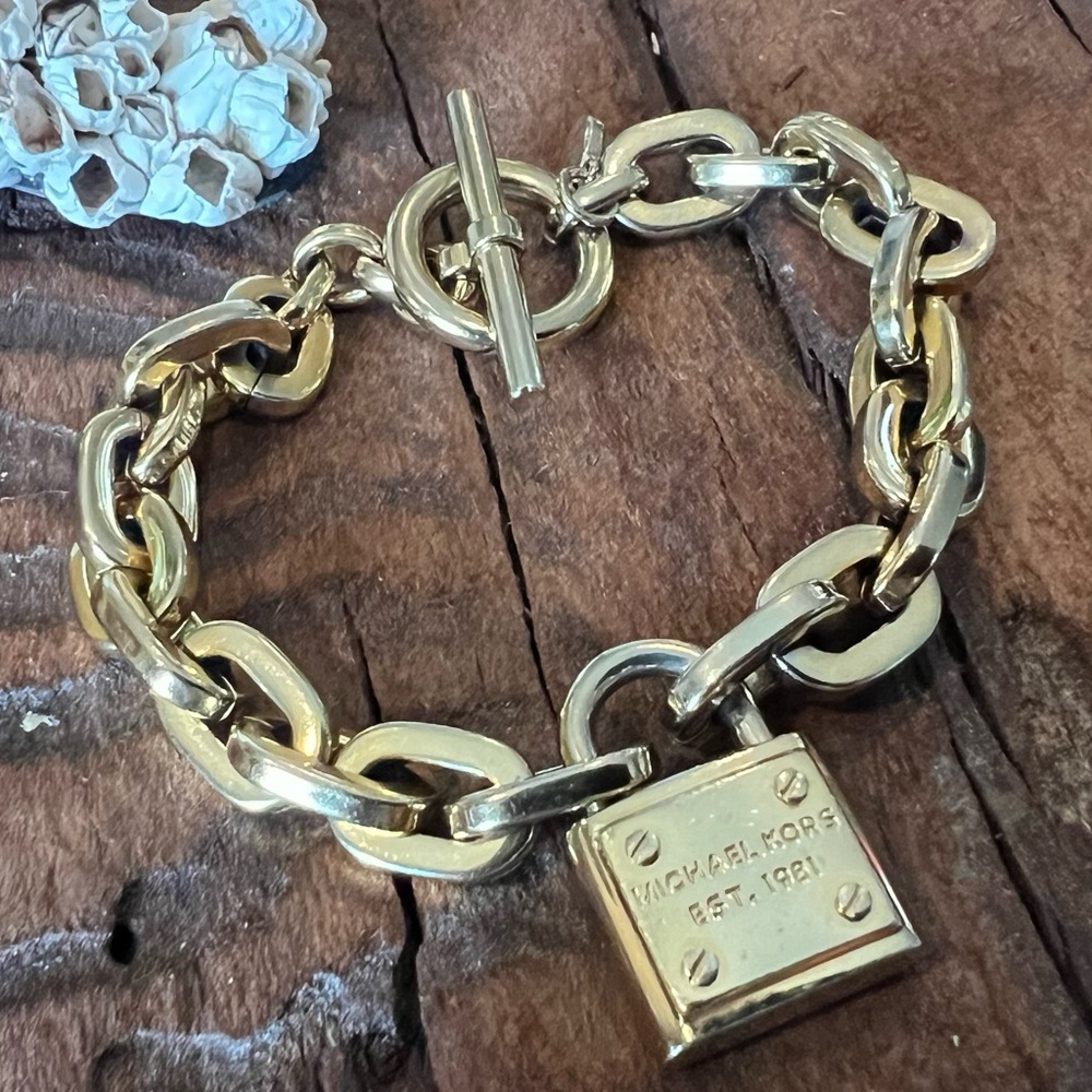 Michael Kors Heart Locket Charm Bracelet Gold Plated Chain Link Toggle 8” 20cm